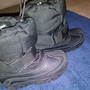 Black kids snow boots size 1